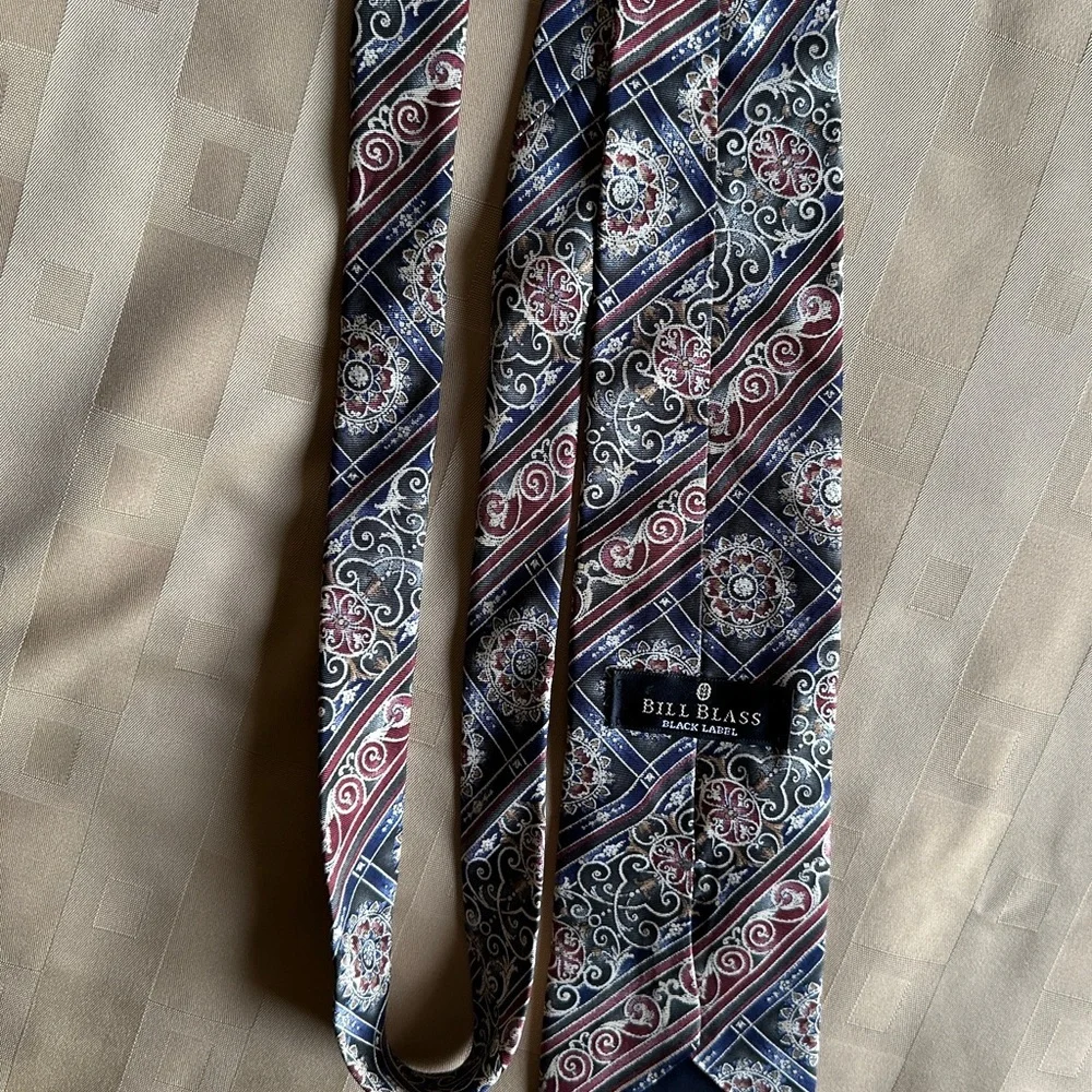 100% Silk‎ Bill Blass Elegant Multicolor Patterned Men's Tie